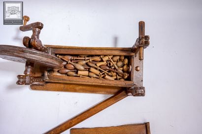 ART POPULAIRE - Rare bobinoir de dentellière...
