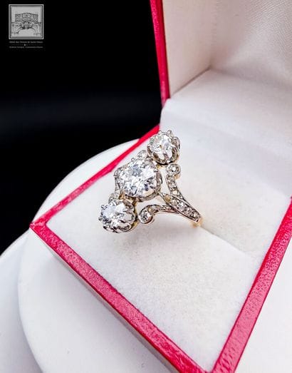 Bague type belle époque
Or jaune et gris...