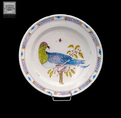 LILLE - XVIIIe 
Plat à l'oiseau branché en...