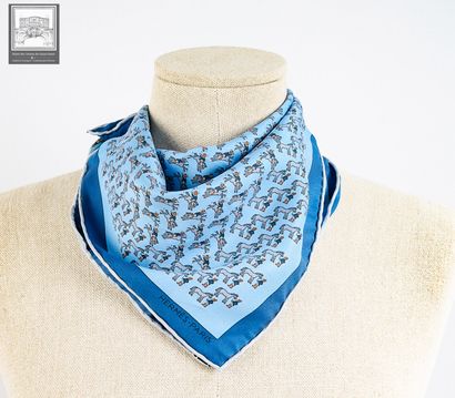 HERMES Paris
Carré en twill de soie imprimée,
Décor...