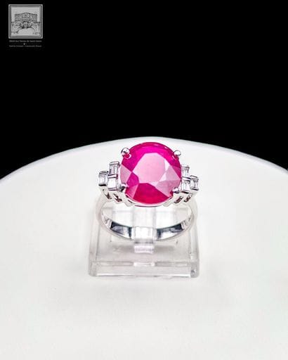 Bague de style Art Déco en or blanc 750°/.(18K)...