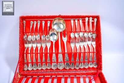 Ménagère en argent 800/°°°, décor de coquille...