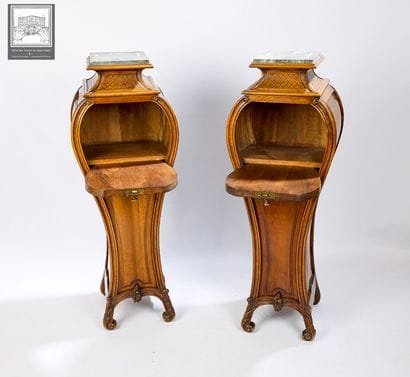 Paire de selettes
Style Louis XV
Bois sculpté
Dessus...