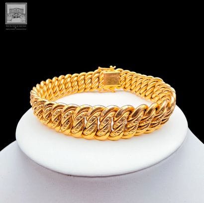 Bracelet en or jaune à mailles tressées 
Travail...