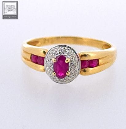 Bague en or jaune 18K 750/°°°
Poinçon tête...