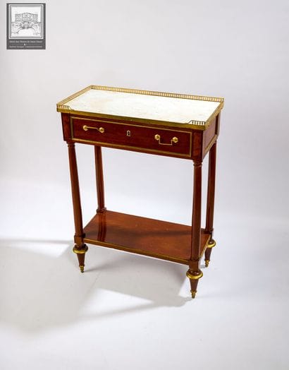 PETITE CONSOLE-DESSERTE D'ÉPOQUE LOUIS XVI
En...