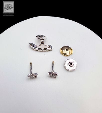 Paire de boutons d'oreille
Or gris 750/°°°
Poids...