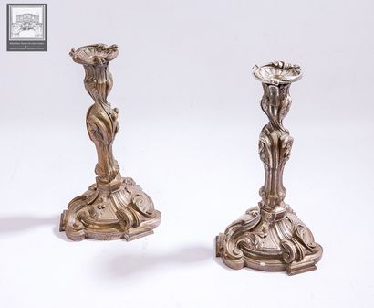 Paire de flambeau 
De style Louis XV 
Bronze...