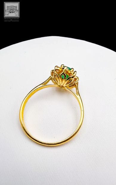 Marguerite Ring
18K yellow gold 750/°°°
Set...
