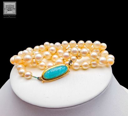 Collier de perles de culture en chute
Fermoir...