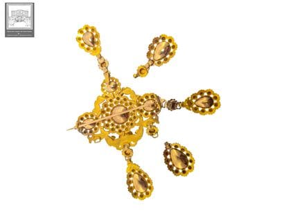 IMPORTANTE BROCHE DE CORSAGE À PENDELOQUES...