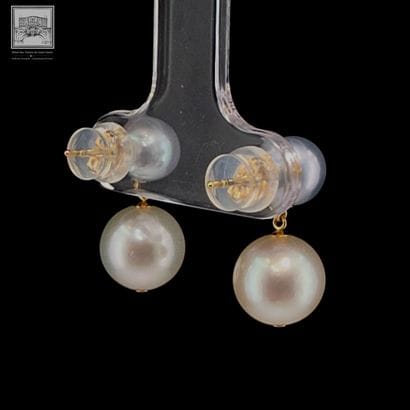 Paire de pendants d'oreilles en or jaune...