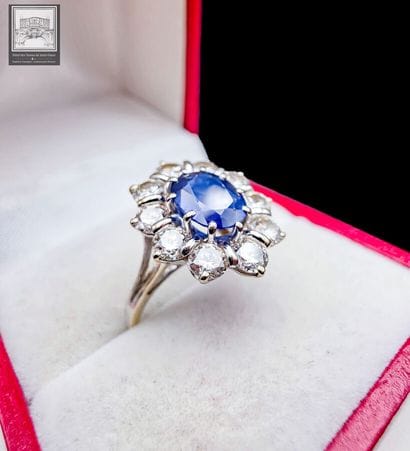 Bague marguerite 
Or gris 18K 750/°°°
Poinçon...