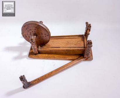 ART POPULAIRE - Rare bobinoir de dentellière...