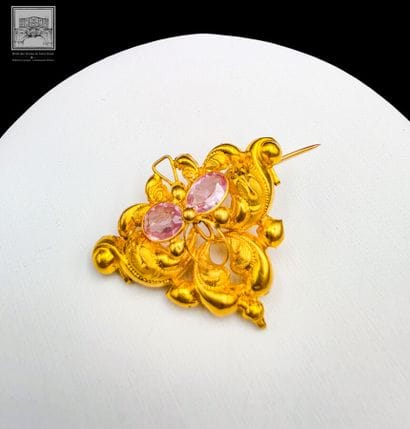 Broche ancienne de style victorien en or...