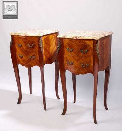 Paire de chevets
Style Louis XV
Bois 
Ouvrant...