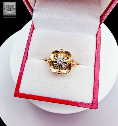 Bague sertie d'un diamant de 0.05 ct env.
Or...