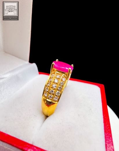 Bague jonc en or jaune 750°/.(18K) 4g20 ornée...