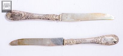 12 couteaux en argent 
Poinçon Minerve 1er...
