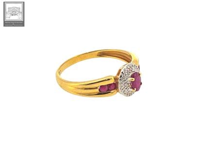 Bague en or jaune 18K 750/°°°
Poinçon tête...