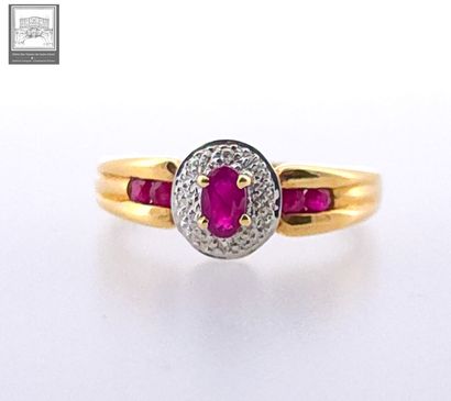 Bague en or jaune 18K 750/°°°
Poinçon tête...