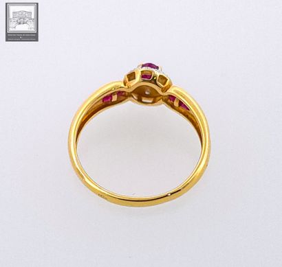 Bague en or jaune 18K 750/°°°
Poinçon tête...