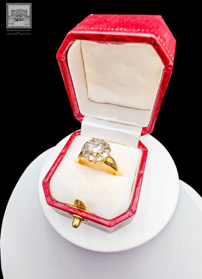 Bague en or jaune 18K 
Sertie au centre d'un...