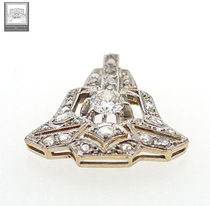 Pendentif Art Déco 
Or et platine 750/°°°...