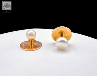 Paire de boutons de col
Or jaune 18K 750/°°°...