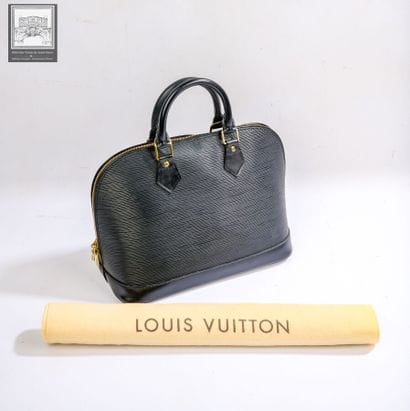 LOUIS VUITTON
Sac modèle 