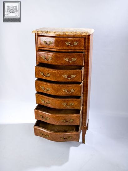 Semainier
Style Louis XV
Bois 
Ouvrant par...