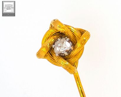 Epingle à cravate en or jaune 18K 750/°°°
Poinçon...
