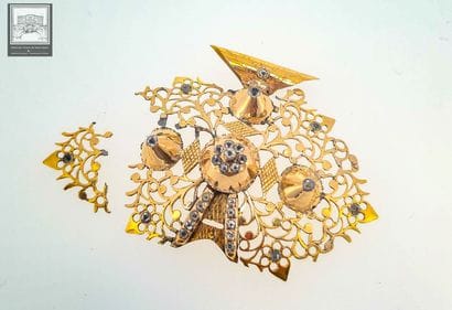 Ancienne broche en or 18K 750/°°°
Traces...