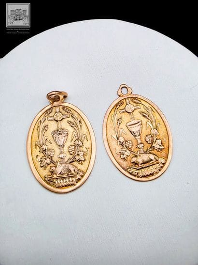 Ensemble de 2 pendentifs en or 18K 750/°°°
Poinçon...