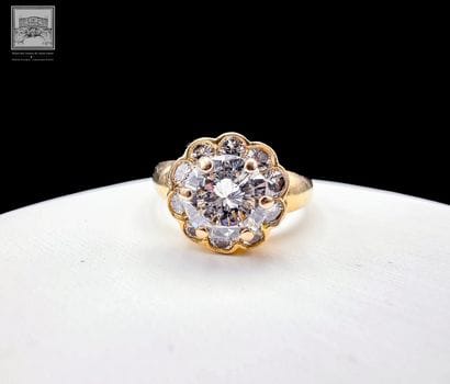 Bague en or jaune 18K 
Sertie au centre d'un...
