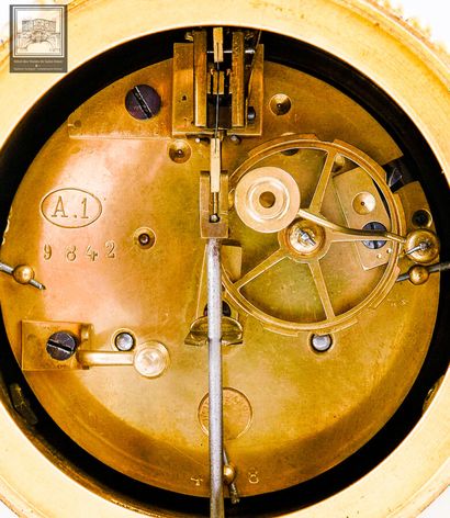 Pendule borne de style Louis XVI
Marbre blanc...