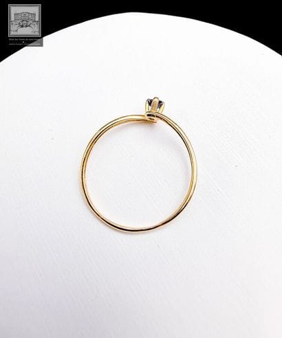 Bague
Or jaune 18K 750/°°°
Sertie d'un petit...
