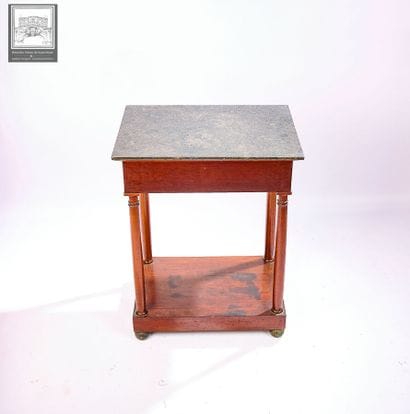 Console en acajou 
Epoque Empire 
Ouvrant...