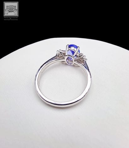 Art Deco-style ring in 4g75 platinum, set...