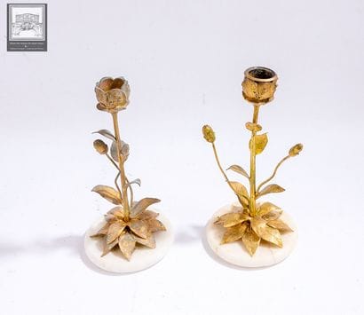 Paire de bougeoir 
Bronze doré 
Figurant...