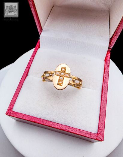 Bague en or 18K 750/°°°
Sertie de 6 pierres...
