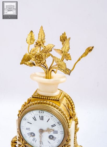 Pendule borne de style Louis XVI
Marbre blanc...
