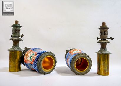 Paire de lampes à pétrole
Bronze et Corp...