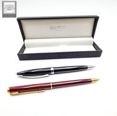 WATERMAN
Stylo bille laqué rouge 
Usure d'usage...