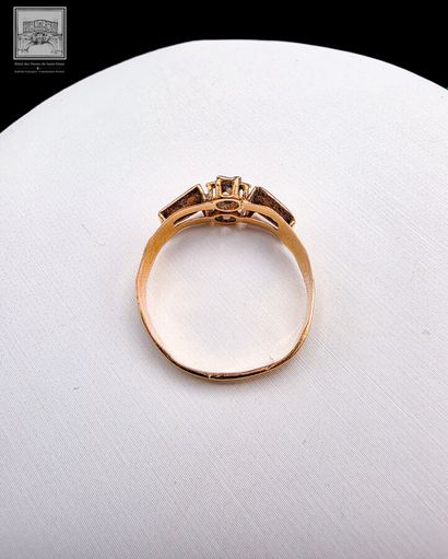 Bague en or 18K 750/°°°
Sertie de 6 pierres...