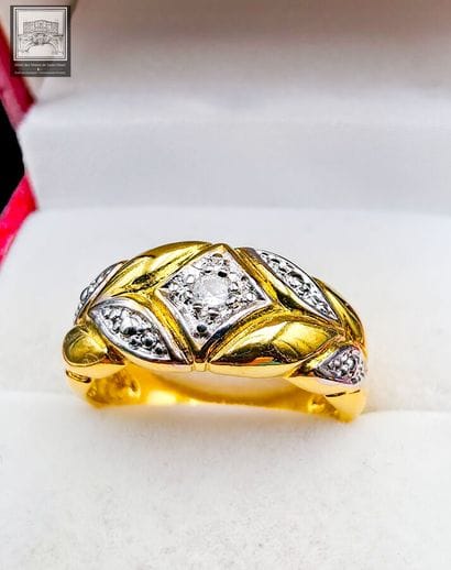 Bague
Or jaune 18K 750/°°°
Sertie d'une pierre...