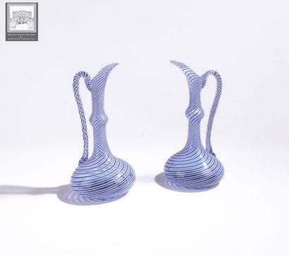 Paire de verseuses
Verre à décor de spirales...