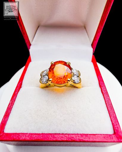Bague
Or jaune 18K 750/°°°
sertie d'un saphir...