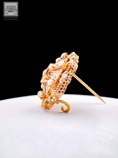 Broche en or jaune 18K 750°°°
Poinçon tête...