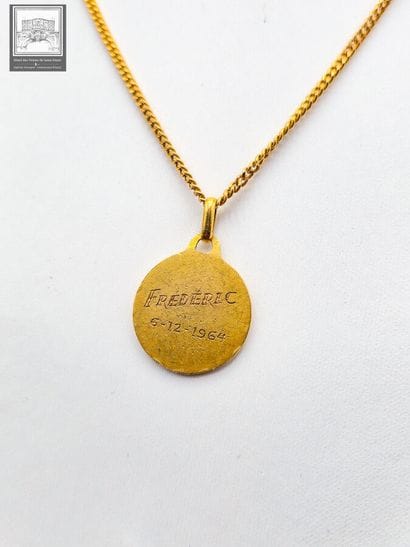 Collier + Pendentif
Or jaune 18K 750/°°°...